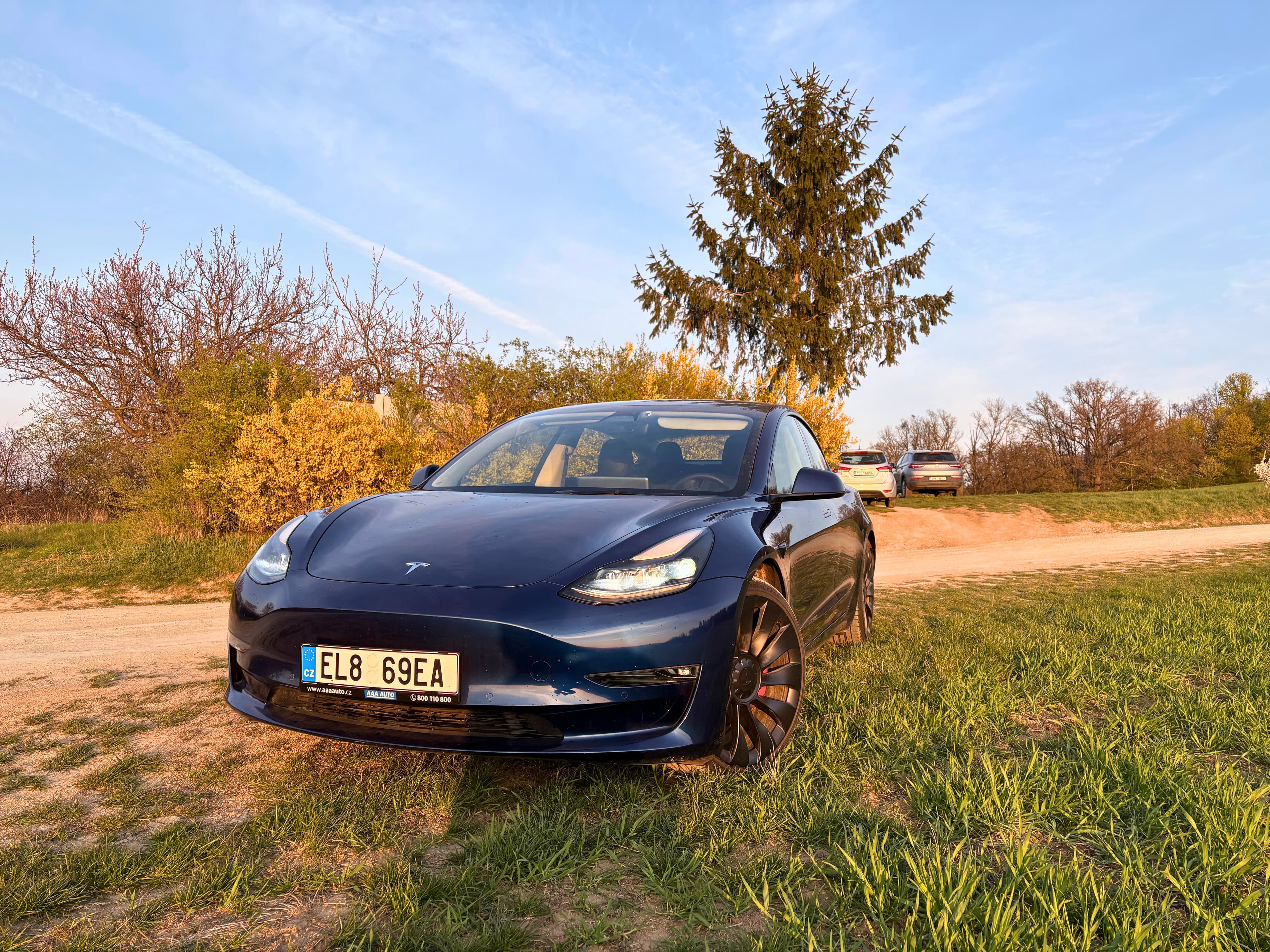Tesla Model 3 – Tesla přední část
